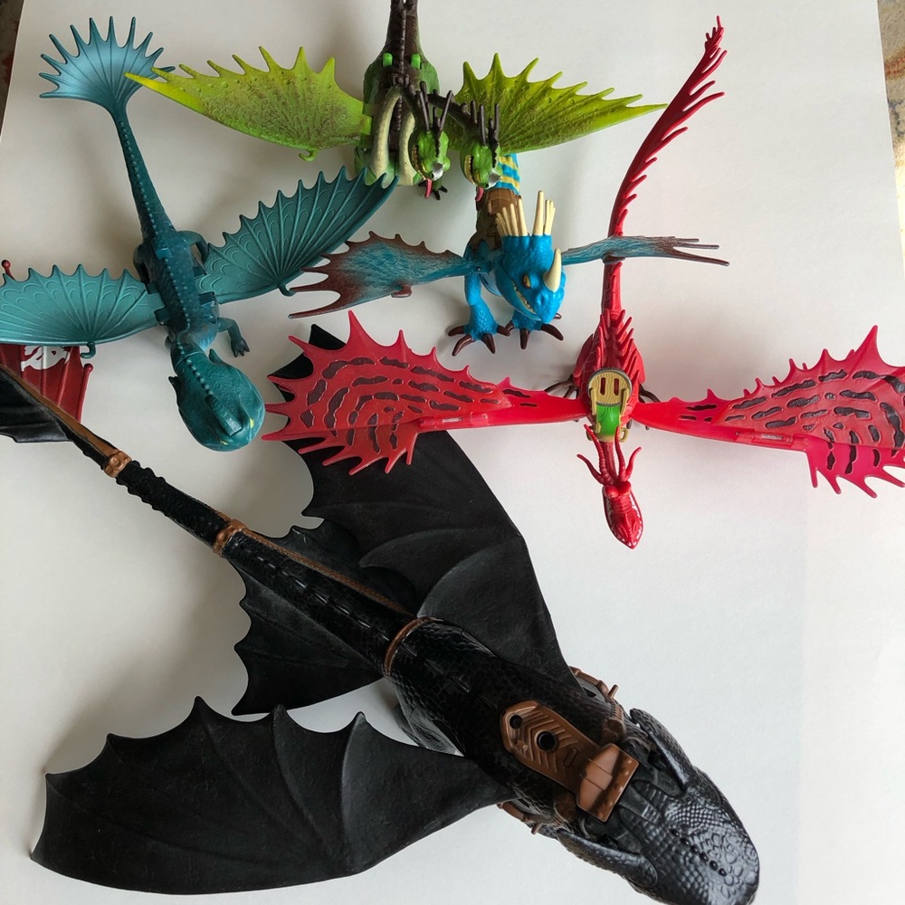 How to train your Dragon. Toothless and other dragons Set of 5
